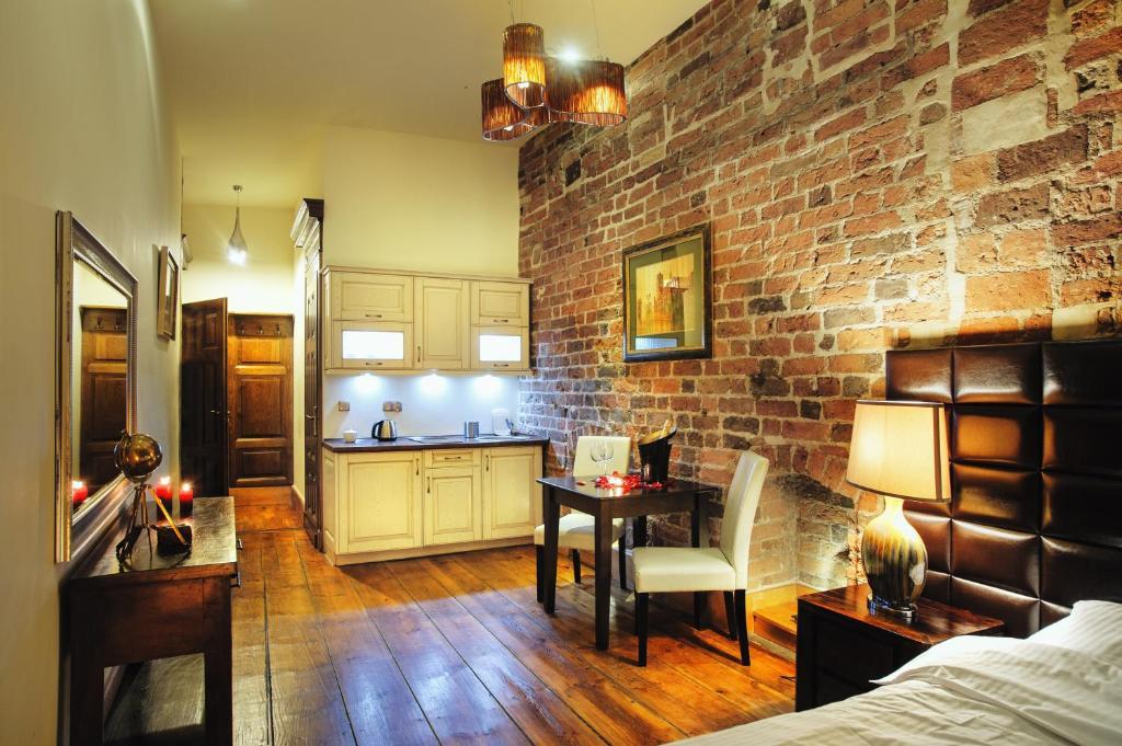 Apartamenty Chleb i Wino Toruń Ruang foto